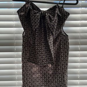 I'm selling dress size 2